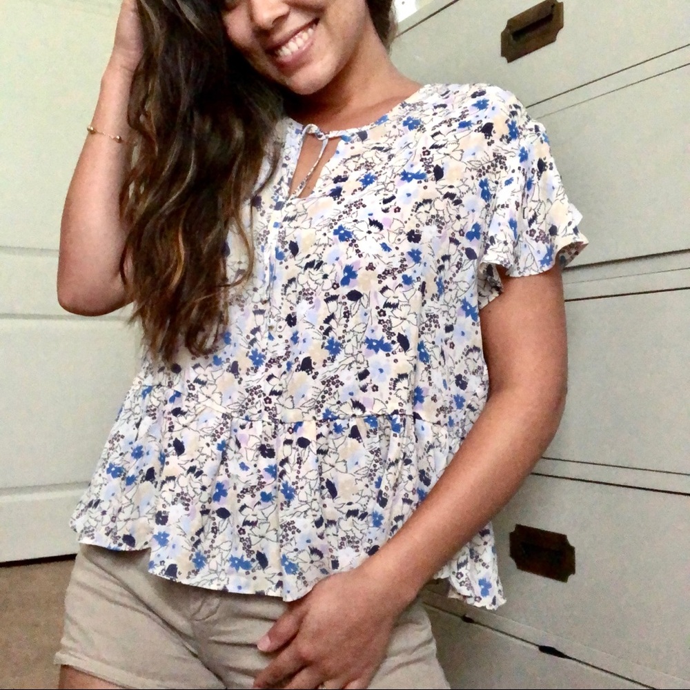 ✨ GAP Floral Tie-Neck Blouse
